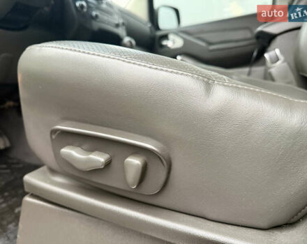 Черный Ниссан Патфайндер, объемом двигателя 3 л и пробегом 265 тыс. км за 18600 $, фото 16 на Automoto.ua