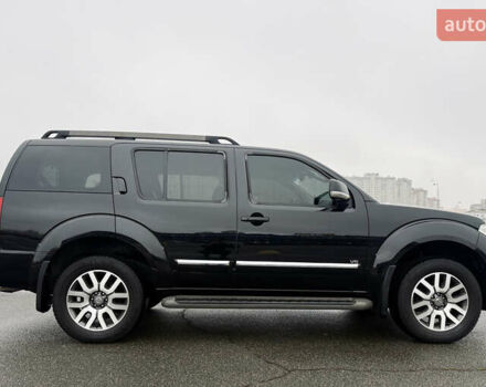 Черный Ниссан Патфайндер, объемом двигателя 3 л и пробегом 265 тыс. км за 18600 $, фото 11 на Automoto.ua