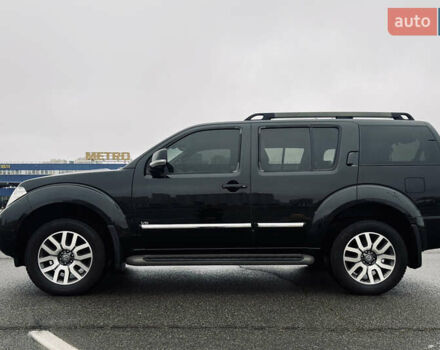 Черный Ниссан Патфайндер, объемом двигателя 3 л и пробегом 265 тыс. км за 18600 $, фото 7 на Automoto.ua