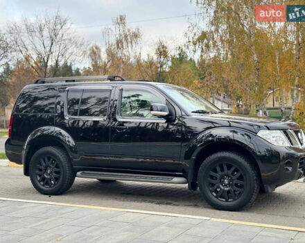 Черный Ниссан Патфайндер, объемом двигателя 2.5 л и пробегом 170 тыс. км за 14800 $, фото 2 на Automoto.ua
