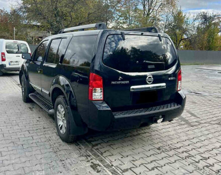 Чорний Ніссан Патфайндер, об'ємом двигуна 3.95 л та пробігом 131 тис. км за 20500 $, фото 2 на Automoto.ua