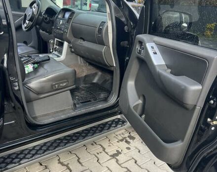 Чорний Ніссан Патфайндер, об'ємом двигуна 3.95 л та пробігом 131 тис. км за 20500 $, фото 5 на Automoto.ua