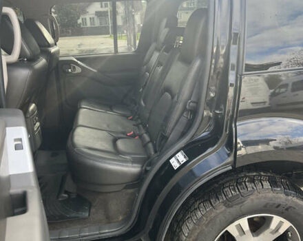 Чорний Ніссан Патфайндер, об'ємом двигуна 3.95 л та пробігом 131 тис. км за 20500 $, фото 7 на Automoto.ua