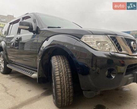 Чорний Ніссан Патфайндер, об'ємом двигуна 2.5 л та пробігом 310 тис. км за 20750 $, фото 2 на Automoto.ua