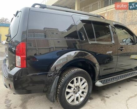 Чорний Ніссан Патфайндер, об'ємом двигуна 2.5 л та пробігом 310 тис. км за 20750 $, фото 3 на Automoto.ua