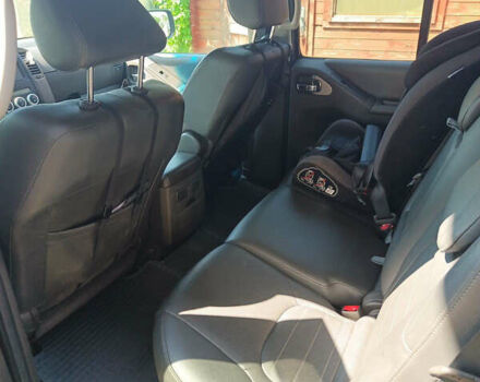 Черный Ниссан Патфайндер, объемом двигателя 2.49 л и пробегом 190 тыс. км за 15000 $, фото 10 на Automoto.ua