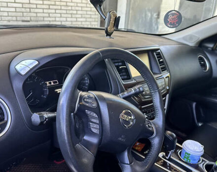 Черный Ниссан Патфайндер, объемом двигателя 3.5 л и пробегом 170 тыс. км за 16200 $, фото 2 на Automoto.ua