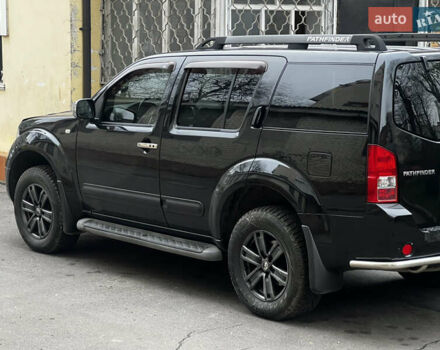 Черный Ниссан Патфайндер, объемом двигателя 2.49 л и пробегом 261 тыс. км за 11300 $, фото 1 на Automoto.ua