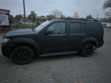 Черный Ниссан Патфайндер, объемом двигателя 2.5 л и пробегом 300 тыс. км за 4000 $, фото 1 на Automoto.ua