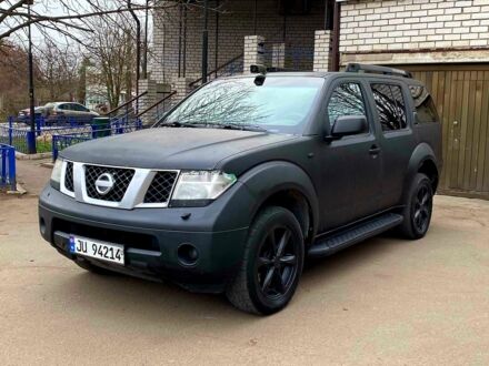 Чорний Ніссан Патфайндер, об'ємом двигуна 2.5 л та пробігом 300 тис. км за 4850 $, фото 1 на Automoto.ua
