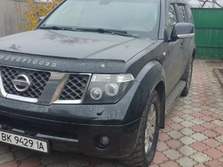 Ниссан Патфайндер 2006 в Славянске на Automoto.ua Черный Ниссан Патфайндер, объемом двигателя 2.5 л и пробегом 300 тыс. км за 7500 $, фото 1 на Automoto.ua