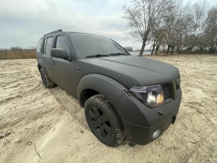 Чорний Ніссан Патфайндер, об'ємом двигуна 2.5 л та пробігом 250 тис. км за 5500 $, фото 1 на Automoto.ua