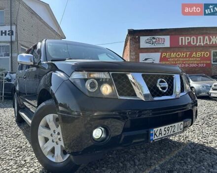 Чорний Ніссан Патфайндер, об'ємом двигуна 4 л та пробігом 300 тис. км за 9700 $, фото 1 на Automoto.ua