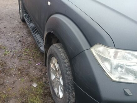 Черный Ниссан Патфайндер, объемом двигателя 0 л и пробегом 300 тыс. км за 6500 $, фото 1 на Automoto.ua