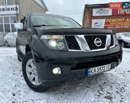 Черный Ниссан Патфайндер, объемом двигателя 4 л и пробегом 300 тыс. км за 8800 $, фото 1 на Automoto.ua