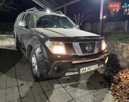 Черный Ниссан Патфайндер, объемом двигателя 2.5 л и пробегом 328 тыс. км за 11000 $, фото 1 на Automoto.ua