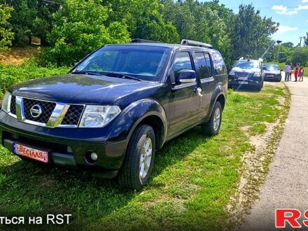 Чорний Ніссан Патфайндер, об'ємом двигуна 2.5 л та пробігом 270 тис. км за 5000 $, фото 1 на Automoto.ua
