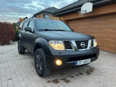 Черный Ниссан Патфайндер, объемом двигателя 3 л и пробегом 216 тыс. км за 4000 $, фото 1 на Automoto.ua