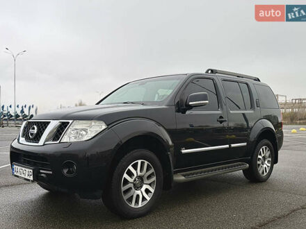Черный Ниссан Патфайндер, объемом двигателя 3 л и пробегом 265 тыс. км за 18600 $, фото 1 на Automoto.ua