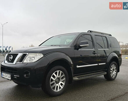 Черный Ниссан Патфайндер, объемом двигателя 3 л и пробегом 265 тыс. км за 18600 $, фото 1 на Automoto.ua