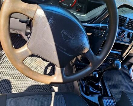 Красный Ниссан Патфайндер, объемом двигателя 3.3 л и пробегом 147 тыс. км за 3960 $, фото 4 на Automoto.ua