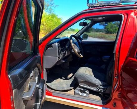 Красный Ниссан Патфайндер, объемом двигателя 3.3 л и пробегом 147 тыс. км за 3960 $, фото 9 на Automoto.ua