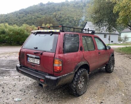 Красный Ниссан Патфайндер, объемом двигателя 3.3 л и пробегом 300 тыс. км за 4300 $, фото 3 на Automoto.ua