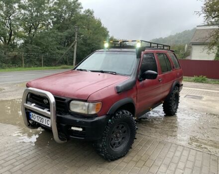 Красный Ниссан Патфайндер, объемом двигателя 3.3 л и пробегом 300 тыс. км за 4300 $, фото 12 на Automoto.ua