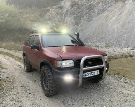 Красный Ниссан Патфайндер, объемом двигателя 3.3 л и пробегом 300 тыс. км за 4300 $, фото 8 на Automoto.ua