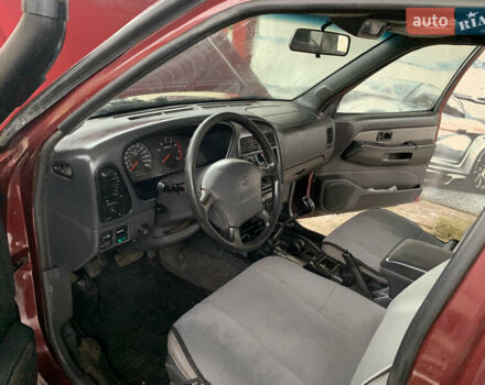 Червоний Ніссан Патфайндер, об'ємом двигуна 2.5 л та пробігом 300 тис. км за 4300 $, фото 9 на Automoto.ua