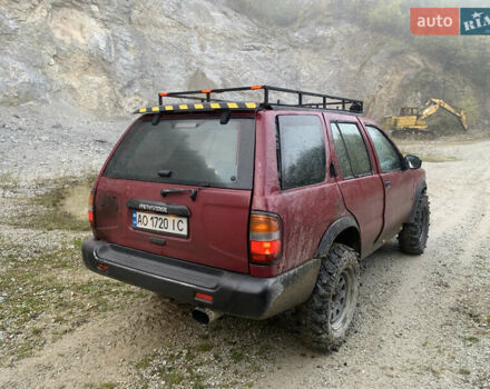 Червоний Ніссан Патфайндер, об'ємом двигуна 2.5 л та пробігом 300 тис. км за 4300 $, фото 2 на Automoto.ua
