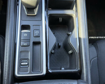 Червоний Ніссан Патфайндер, об'ємом двигуна 3.5 л та пробігом 27 тис. км за 33000 $, фото 28 на Automoto.ua