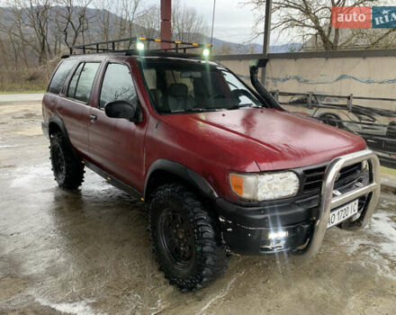 Красный Ниссан Патфайндер, объемом двигателя 2.5 л и пробегом 350 тыс. км за 3850 $, фото 1 на Automoto.ua