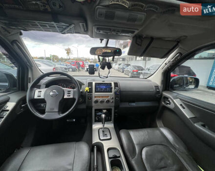 Серый Ниссан Патфайндер, объемом двигателя 2.49 л и пробегом 364 тыс. км за 10000 $, фото 23 на Automoto.ua