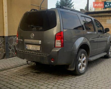 Серый Ниссан Патфайндер, объемом двигателя 2.5 л и пробегом 300 тыс. км за 4000 $, фото 6 на Automoto.ua