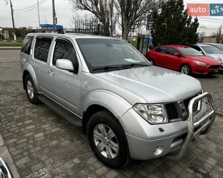 Сірий Ніссан Патфайндер, об'ємом двигуна 4 л та пробігом 270 тис. км за 9500 $, фото 1 на Automoto.ua