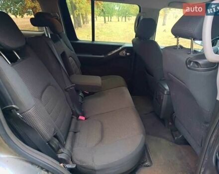 Сірий Ніссан Патфайндер, об'ємом двигуна 2.5 л та пробігом 361 тис. км за 5999 $, фото 19 на Automoto.ua