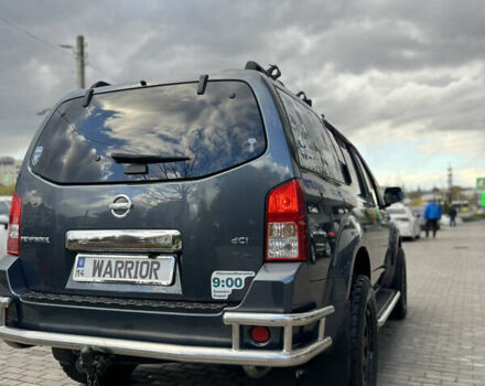 Серый Ниссан Патфайндер, объемом двигателя 2.49 л и пробегом 364 тыс. км за 10000 $, фото 8 на Automoto.ua