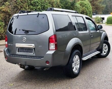 Серый Ниссан Патфайндер, объемом двигателя 2.5 л и пробегом 230 тыс. км за 3416 $, фото 2 на Automoto.ua