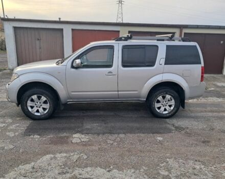 Серый Ниссан Патфайндер, объемом двигателя 2.5 л и пробегом 247 тыс. км за 3100 $, фото 3 на Automoto.ua