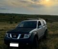 Сірий Ніссан Патфайндер, об'ємом двигуна 2.5 л та пробігом 300 тис. км за 4955 $, фото 1 на Automoto.ua