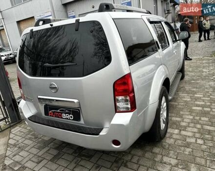 Сірий Ніссан Патфайндер, об'ємом двигуна 4 л та пробігом 270 тис. км за 9500 $, фото 4 на Automoto.ua