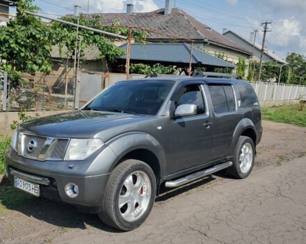 Сірий Ніссан Патфайндер, об'ємом двигуна 2.5 л та пробігом 320 тис. км за 9600 $, фото 2 на Automoto.ua