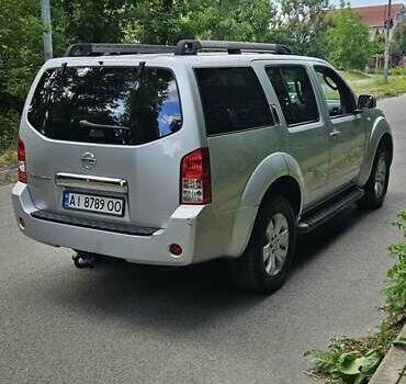 Сірий Ніссан Патфайндер, об'ємом двигуна 2.5 л та пробігом 192 тис. км за 9800 $, фото 4 на Automoto.ua