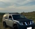Сірий Ніссан Патфайндер, об'ємом двигуна 2.5 л та пробігом 300 тис. км за 4955 $, фото 1 на Automoto.ua