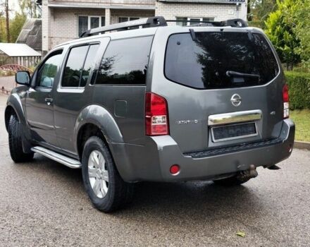 Серый Ниссан Патфайндер, объемом двигателя 2.5 л и пробегом 230 тыс. км за 3416 $, фото 1 на Automoto.ua