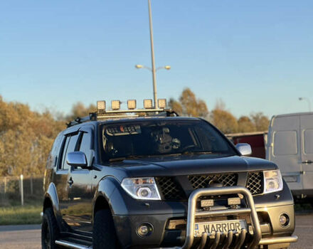 Серый Ниссан Патфайндер, объемом двигателя 2.5 л и пробегом 364 тыс. км за 12000 $, фото 8 на Automoto.ua