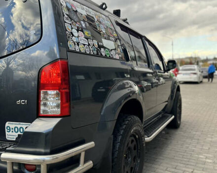 Серый Ниссан Патфайндер, объемом двигателя 2.49 л и пробегом 364 тыс. км за 10000 $, фото 9 на Automoto.ua