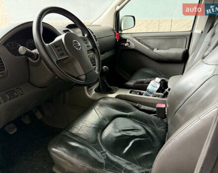 Серый Ниссан Патфайндер, объемом двигателя 2.49 л и пробегом 407 тыс. км за 10888 $, фото 2 на Automoto.ua