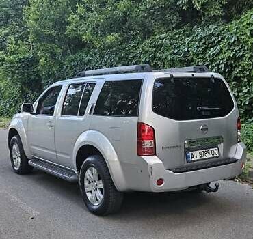 Сірий Ніссан Патфайндер, об'ємом двигуна 2.5 л та пробігом 192 тис. км за 9800 $, фото 2 на Automoto.ua